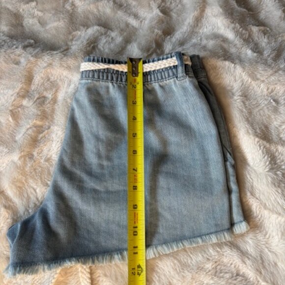 Aerie Blue Distressed Fringe Hem Mid-Rise Belted Denim Shorts Ladies Size S NWT - Picture 8 of 11